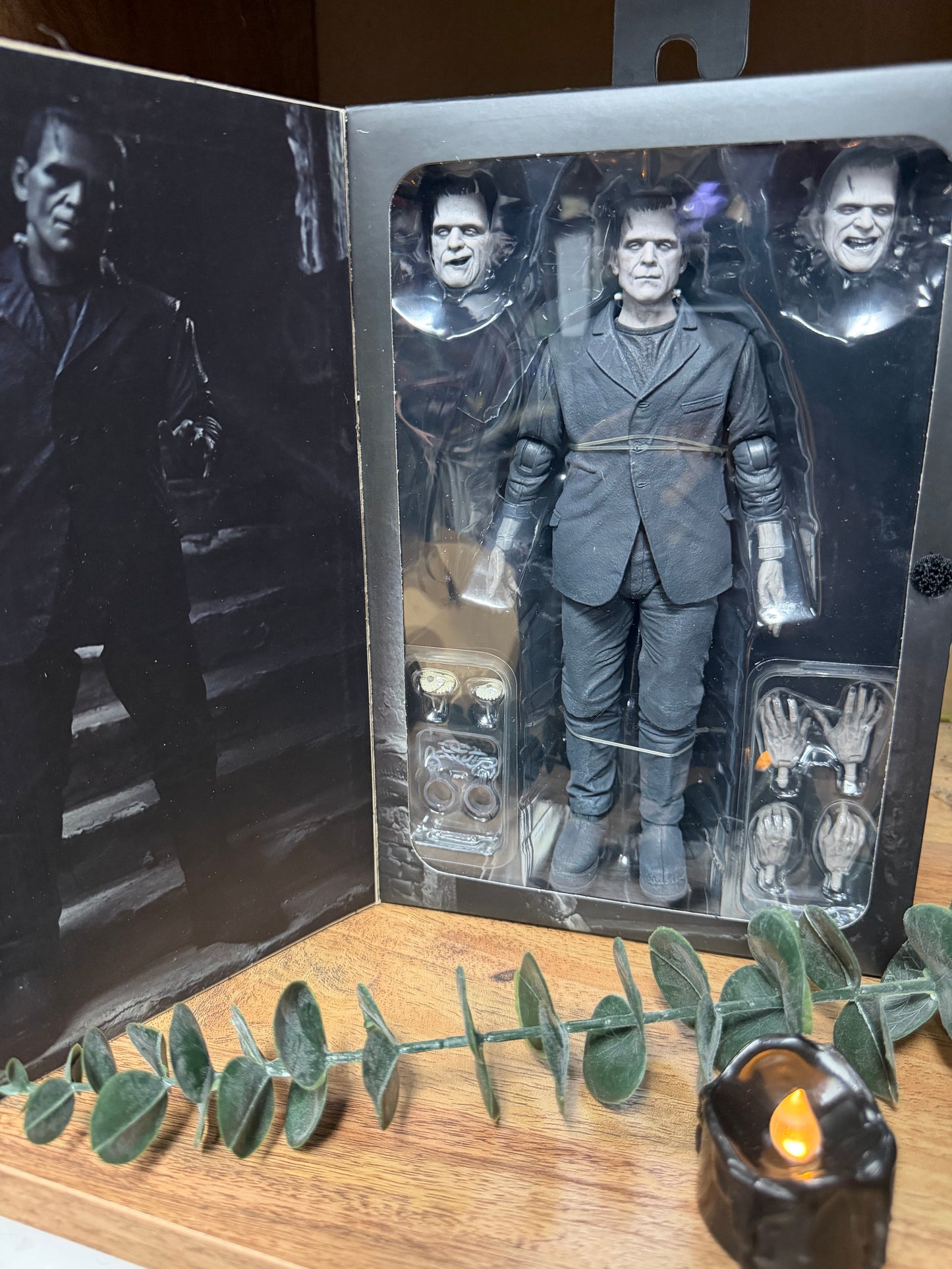 NECA-Frankenstein – Ultimate Frankenstein’s Monster Deluxe Action Figure
