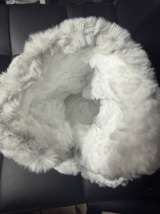 Light Grey Slippers- Size 6/7