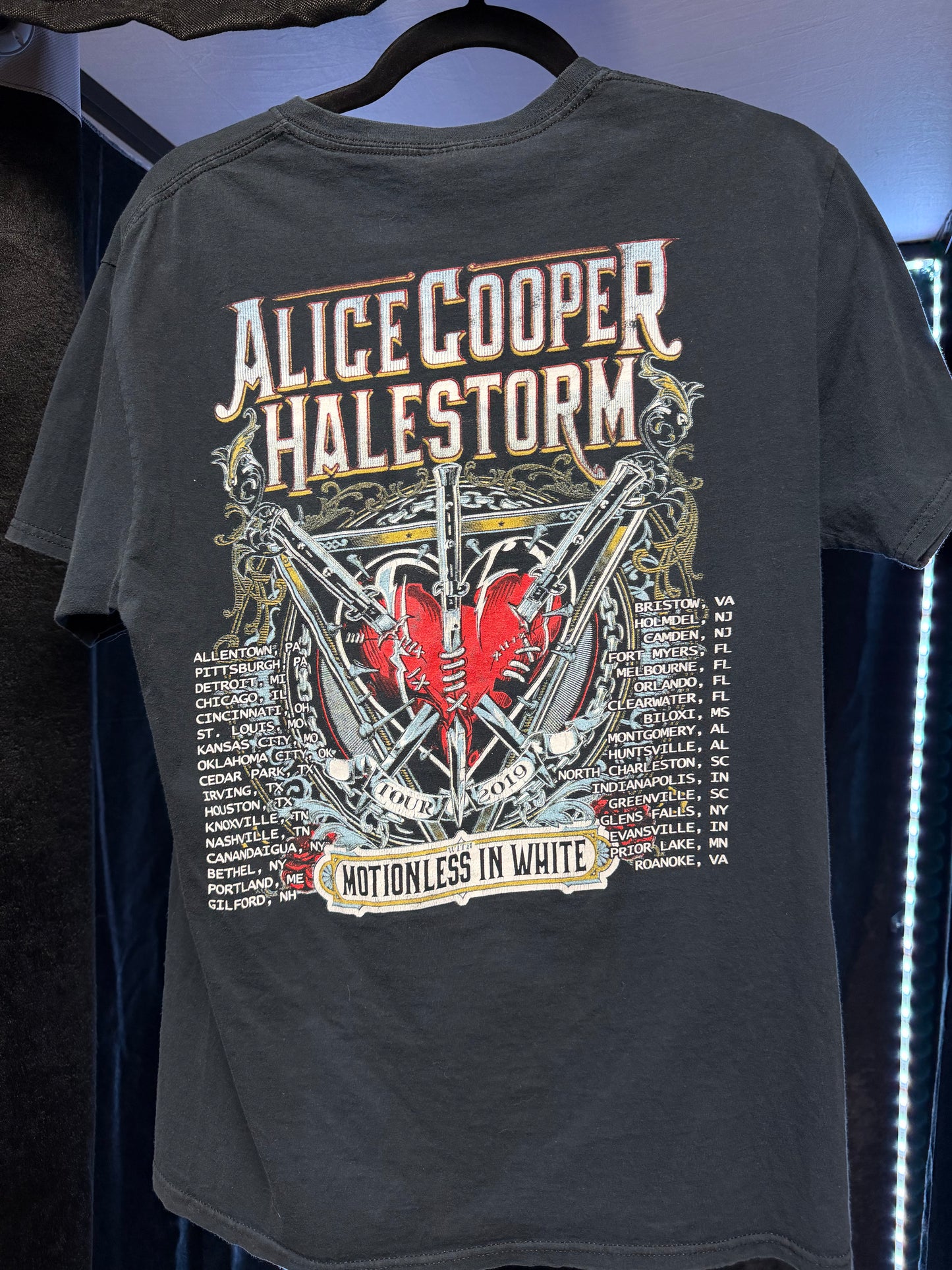 2019 Alice Cooper- ol' black eyes is black- Medium