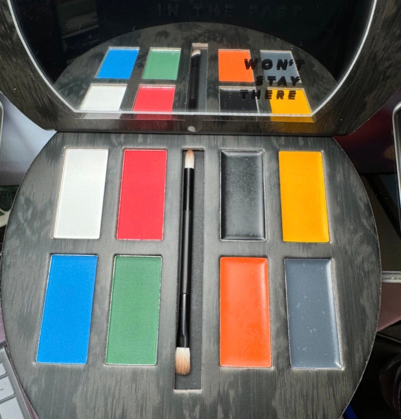 Revolution- IT Chapter 2 Palette