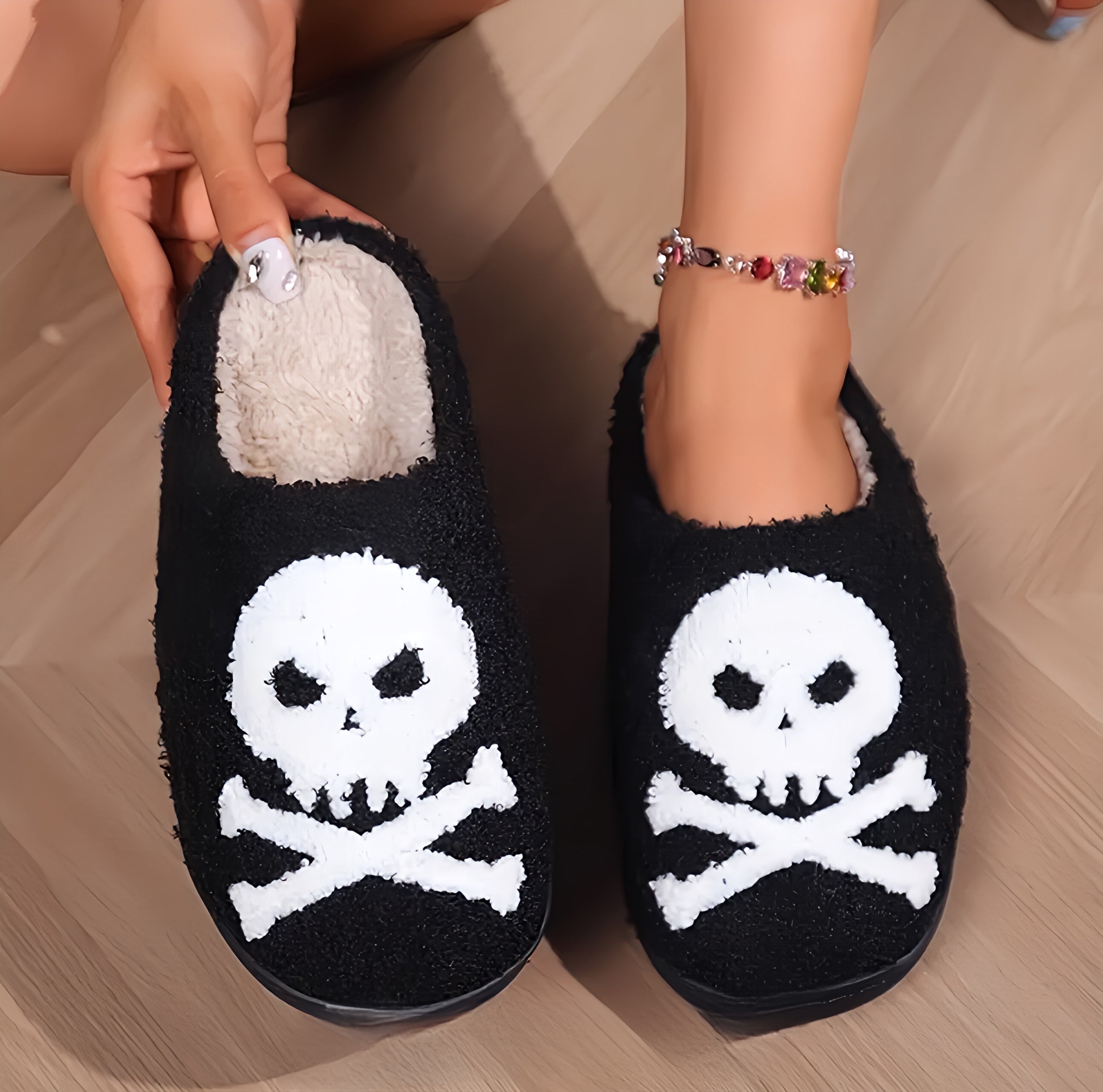 Skull and crossbones online slippers