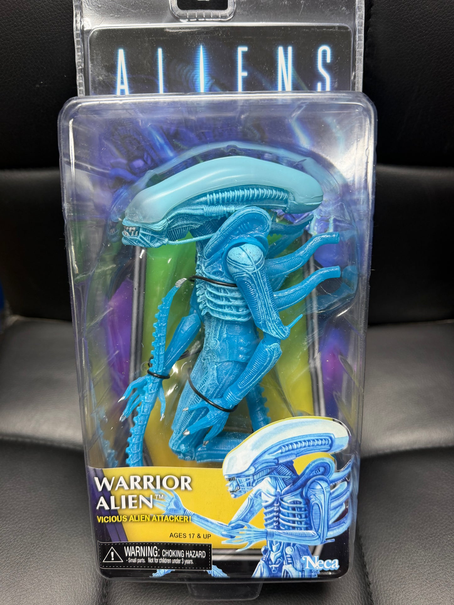 Neca- Aliens- Translucent Warrior Alien- Vicious Alien Attacker- 7" Action Figure
