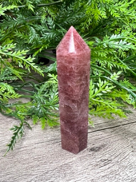 Strawberry Quartz Natural Stone Tower, 3 inches