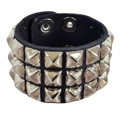 SILVER PYRAMID STUDDED LEATHER SNAP BRACELET