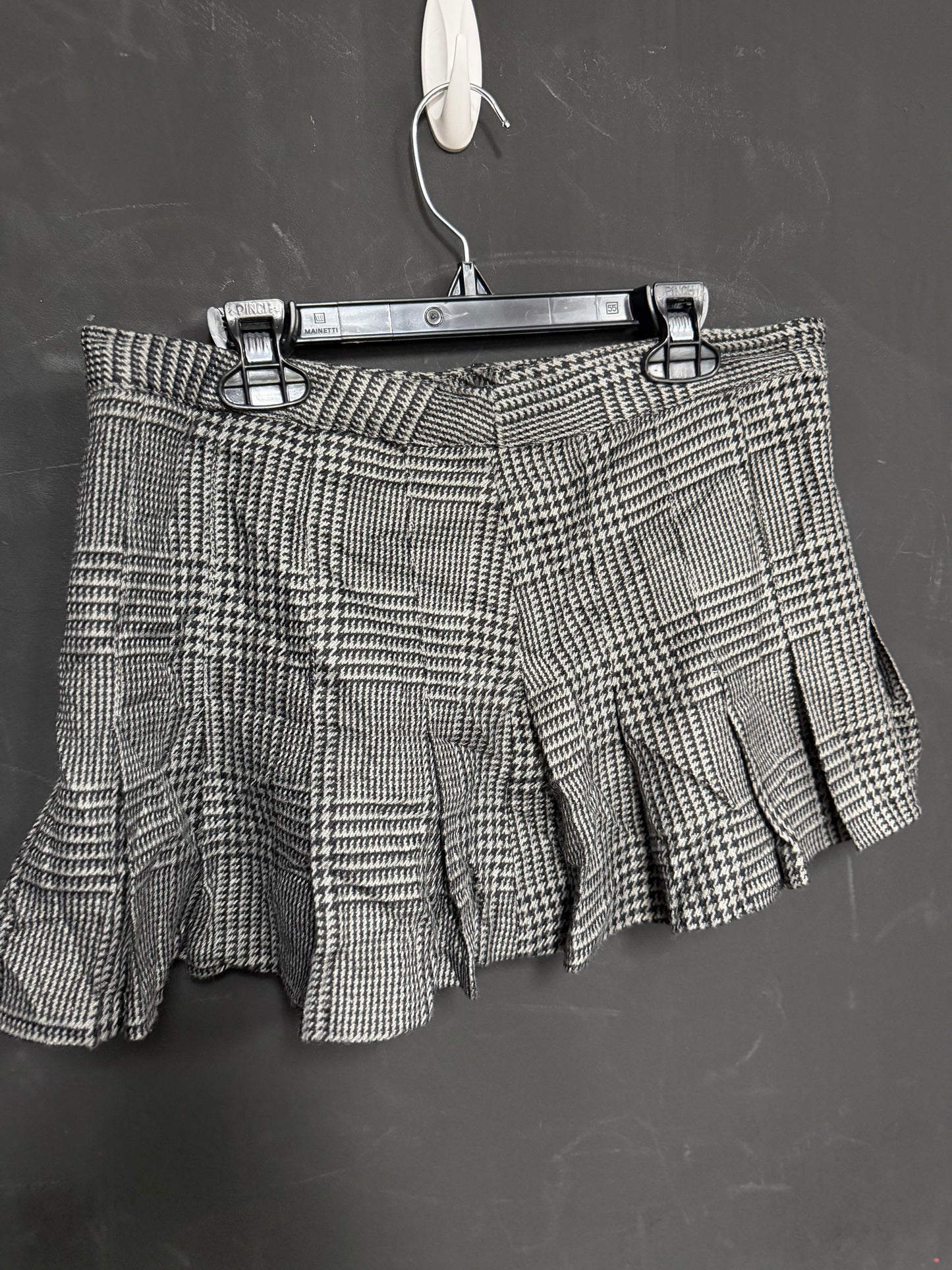 Divided Skirt - size 6