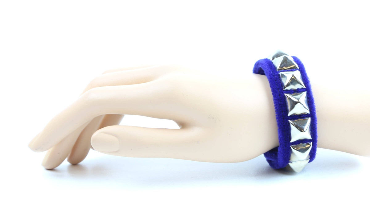 BC194VEL VELVET SINGLE ROW PYRAMID BRACELET