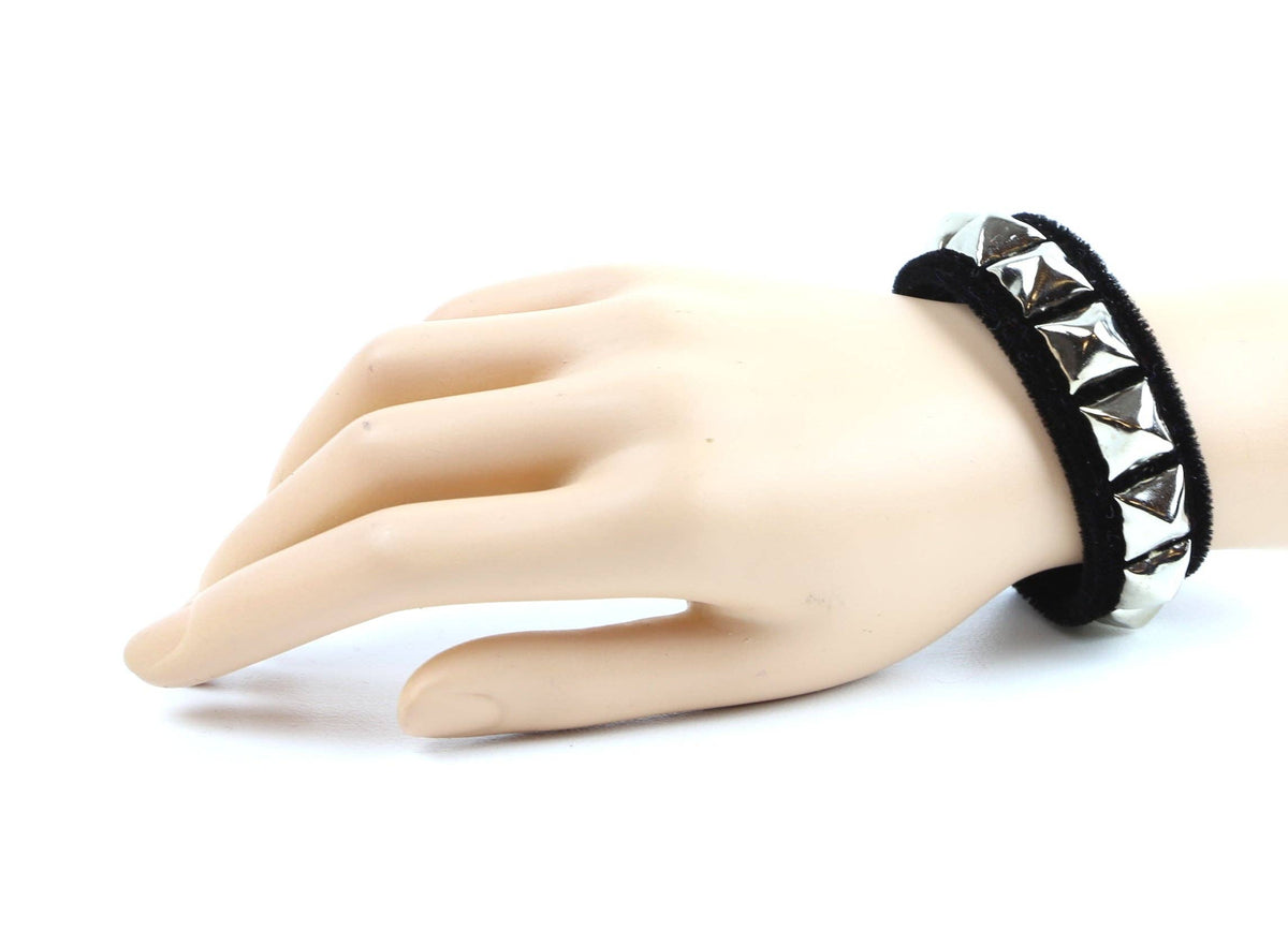 BC194VEL VELVET SINGLE ROW PYRAMID BRACELET