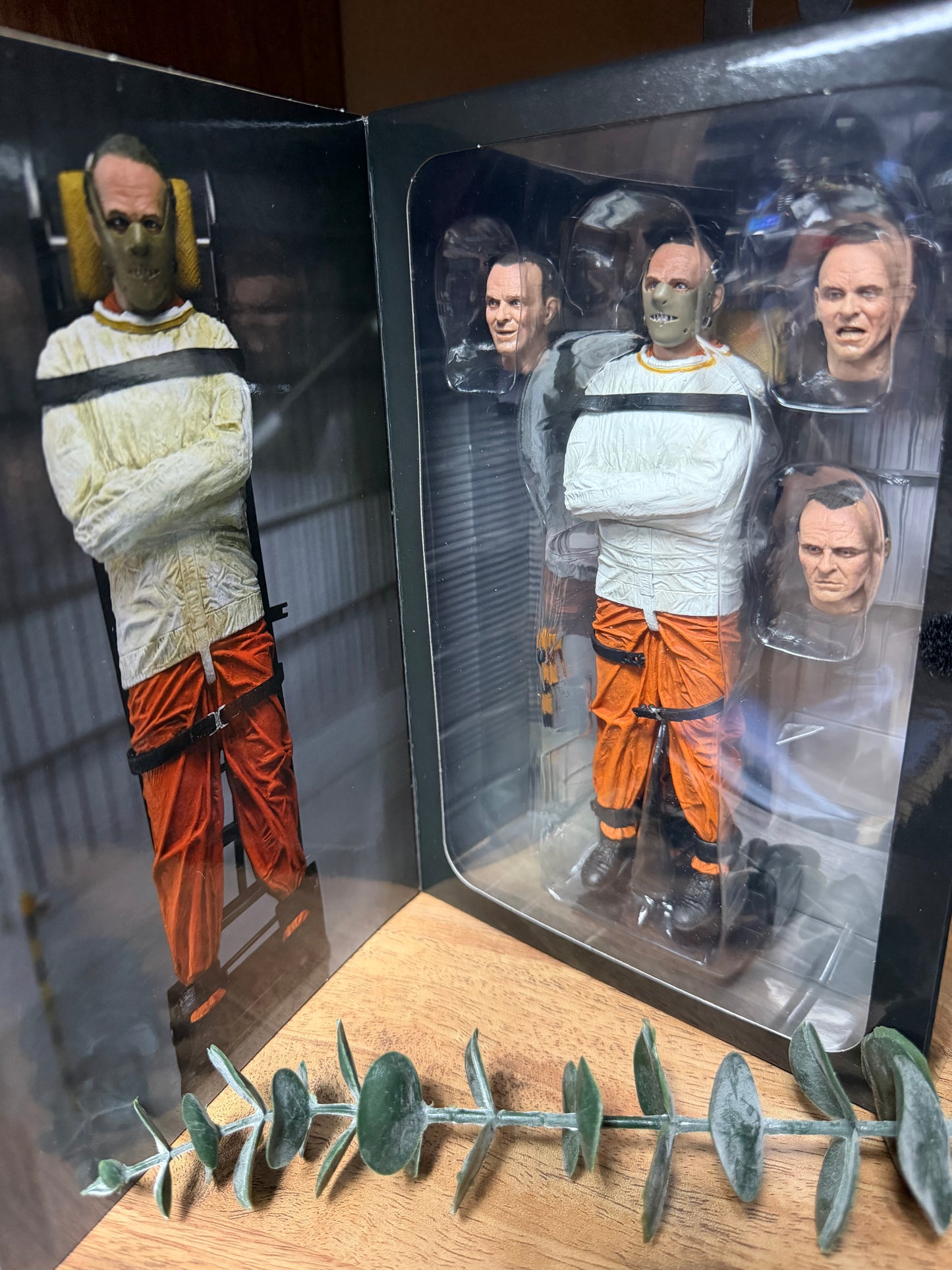 NECA-The Silence of the Lambs – Hannibal Lecter Deluxe Action Figure