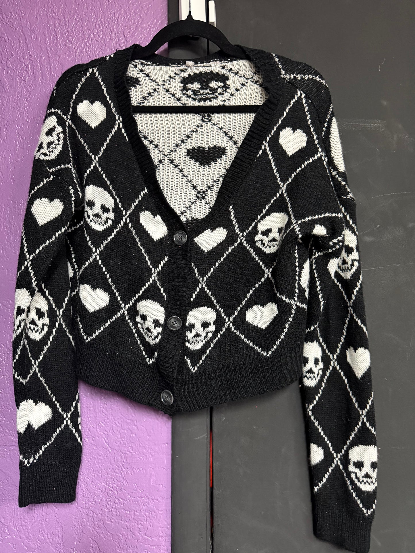 Skull sweater- Med