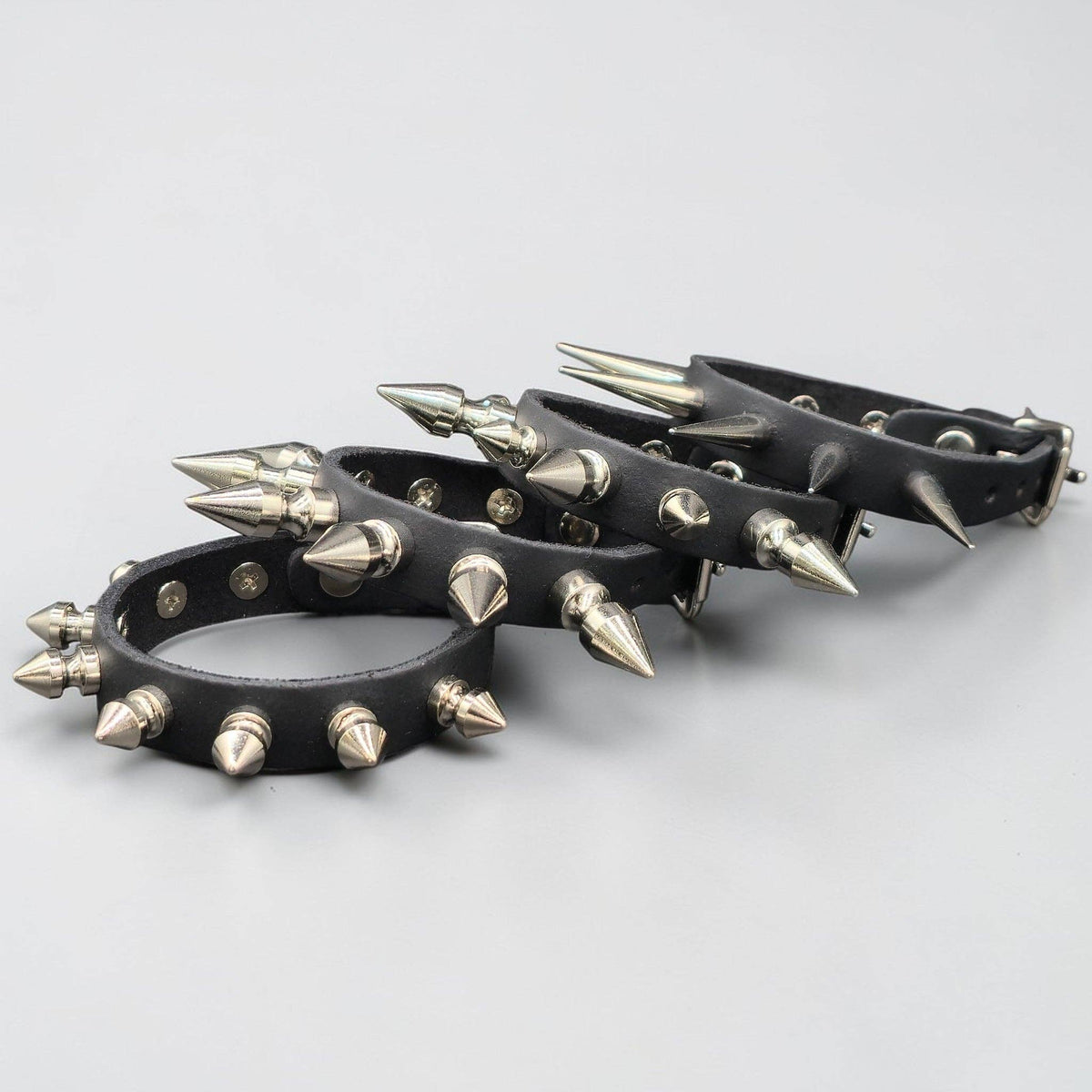 BC180 SKINNY SPIKE BUCKLE BRACELET
