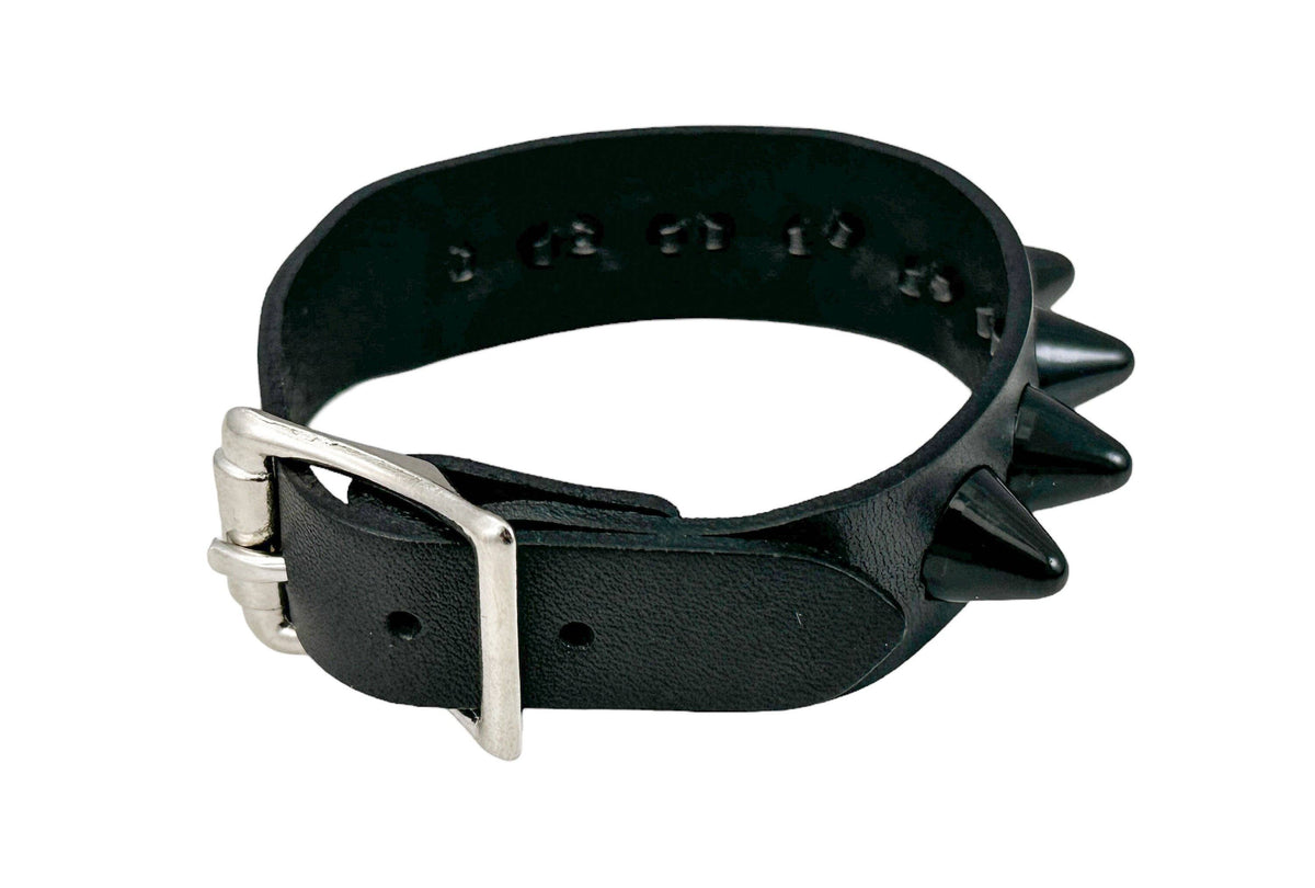 FB379  UK77 STUDDED BUCKLE BRACELET
