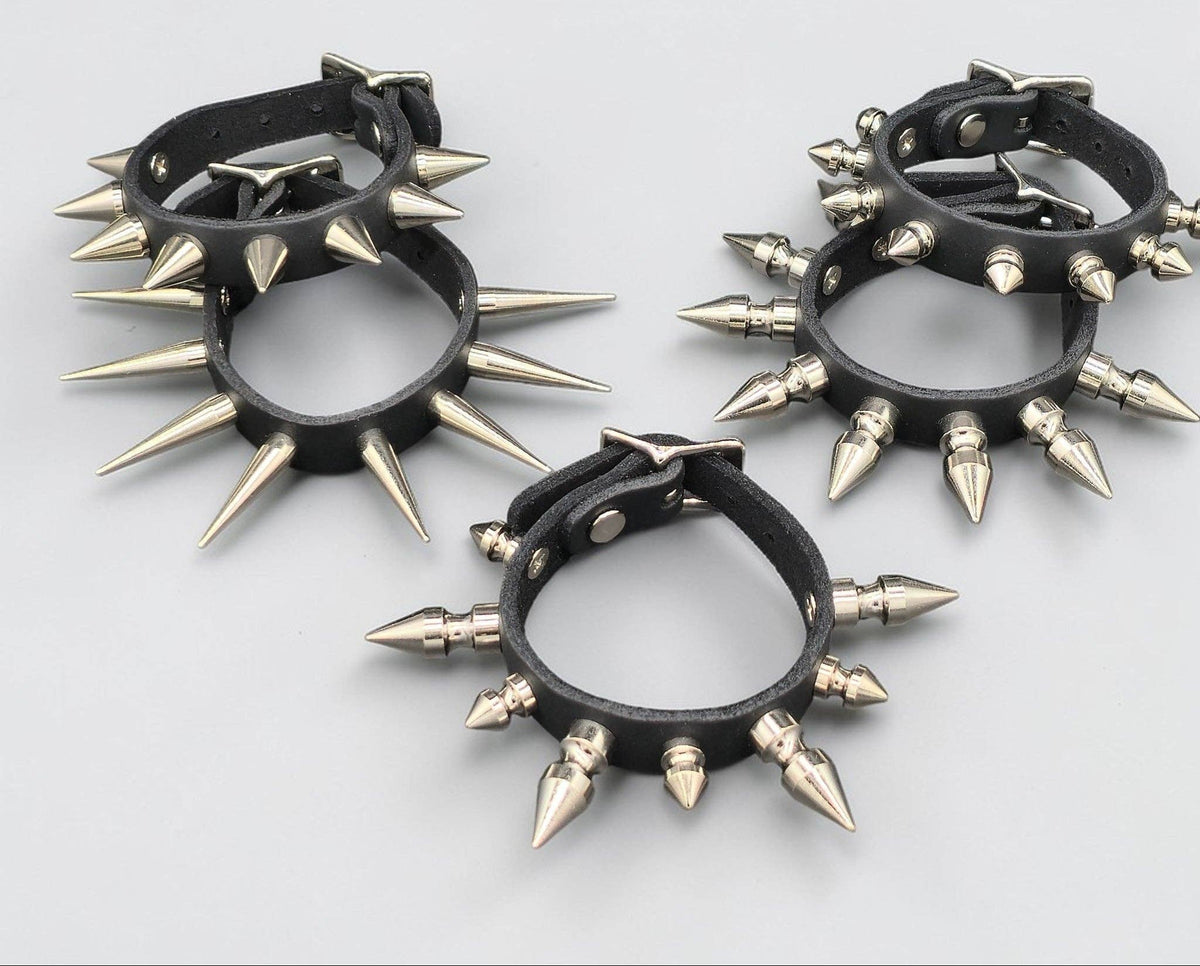 BC180 SKINNY SPIKE BUCKLE BRACELET