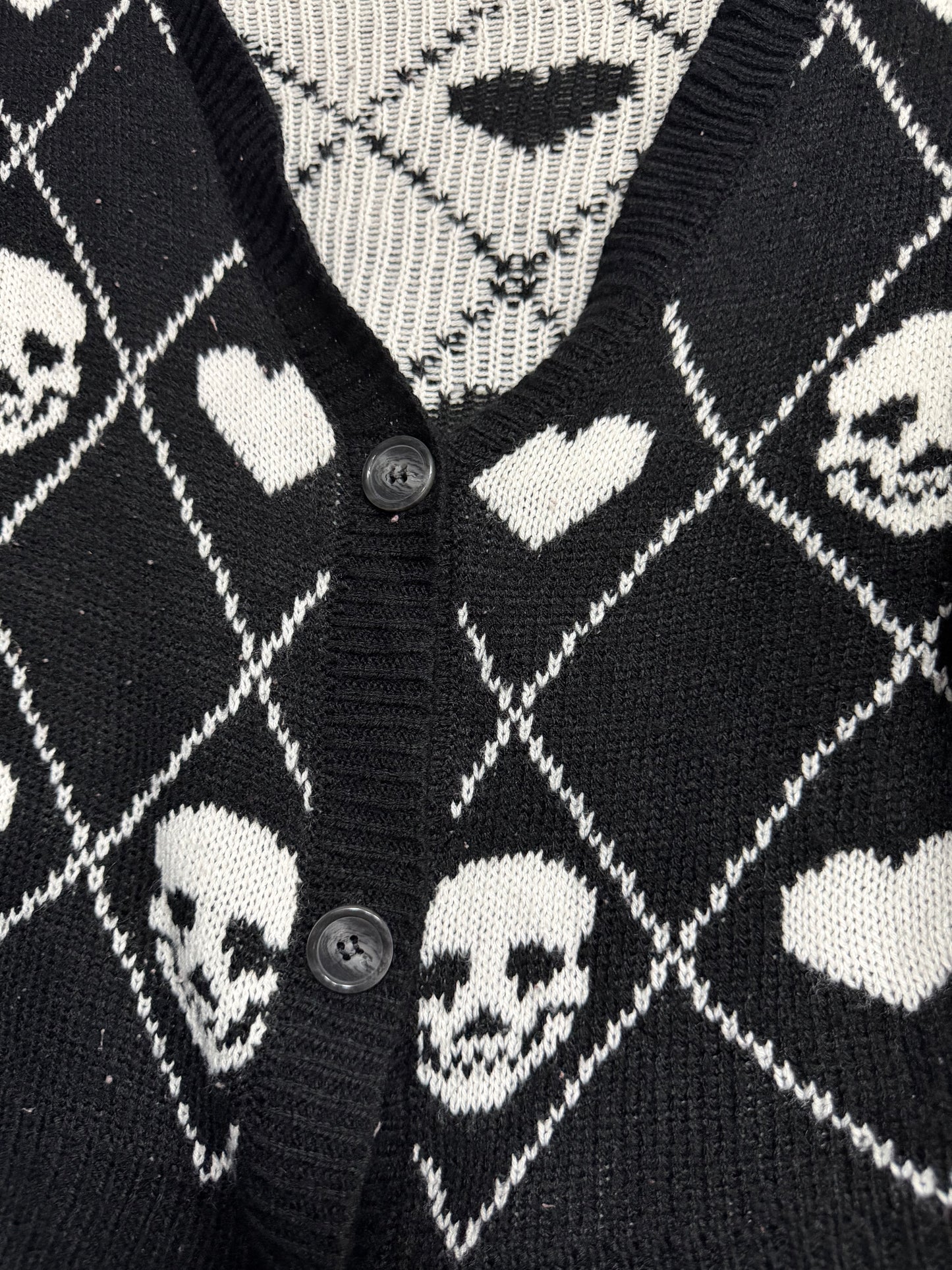 Skull sweater- Med