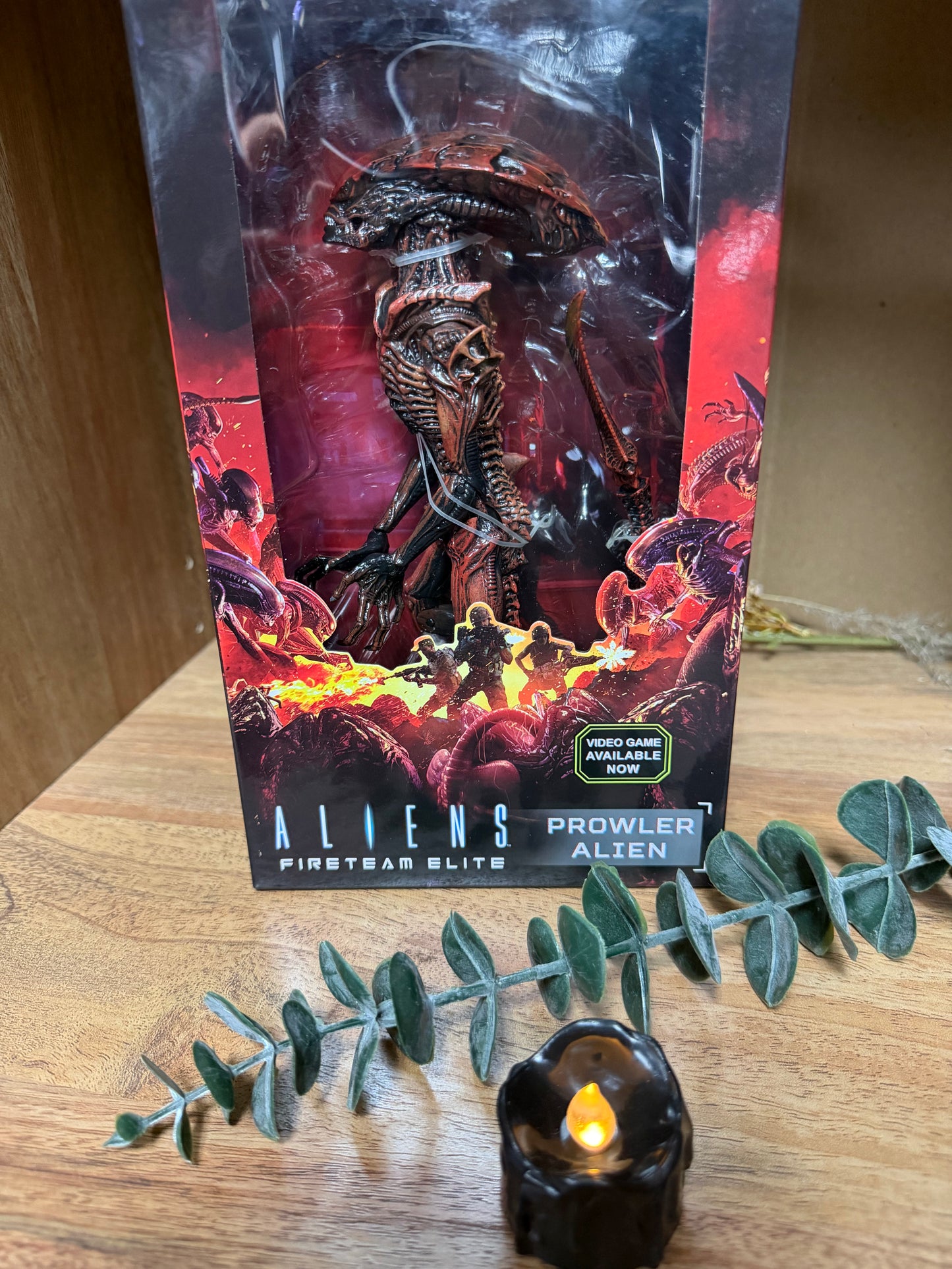 NECA-Aliens: Fireteam Elite – Prowler Alien Deluxe Action Figure