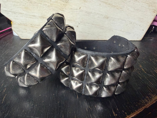 PYRAMID STUDDED LEATHER-BUCKLE  BRACELET-SILVER