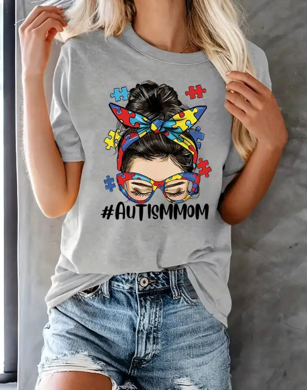 #AutismMom T-Shirts — Light Grey