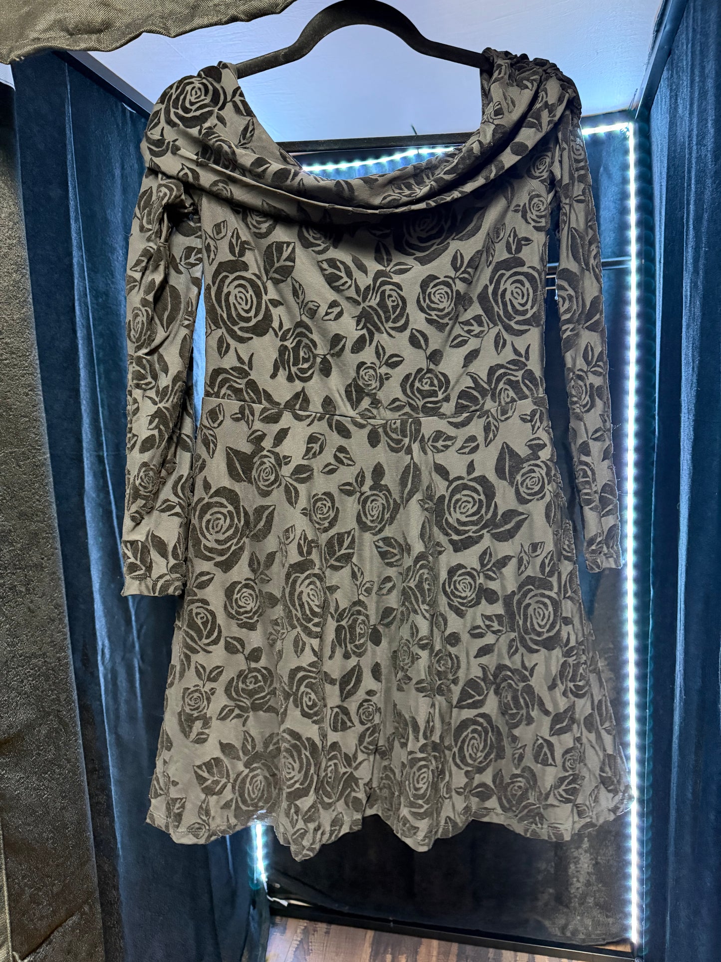 Wild Fable- Velvet/Lace Rose Dress- Medium