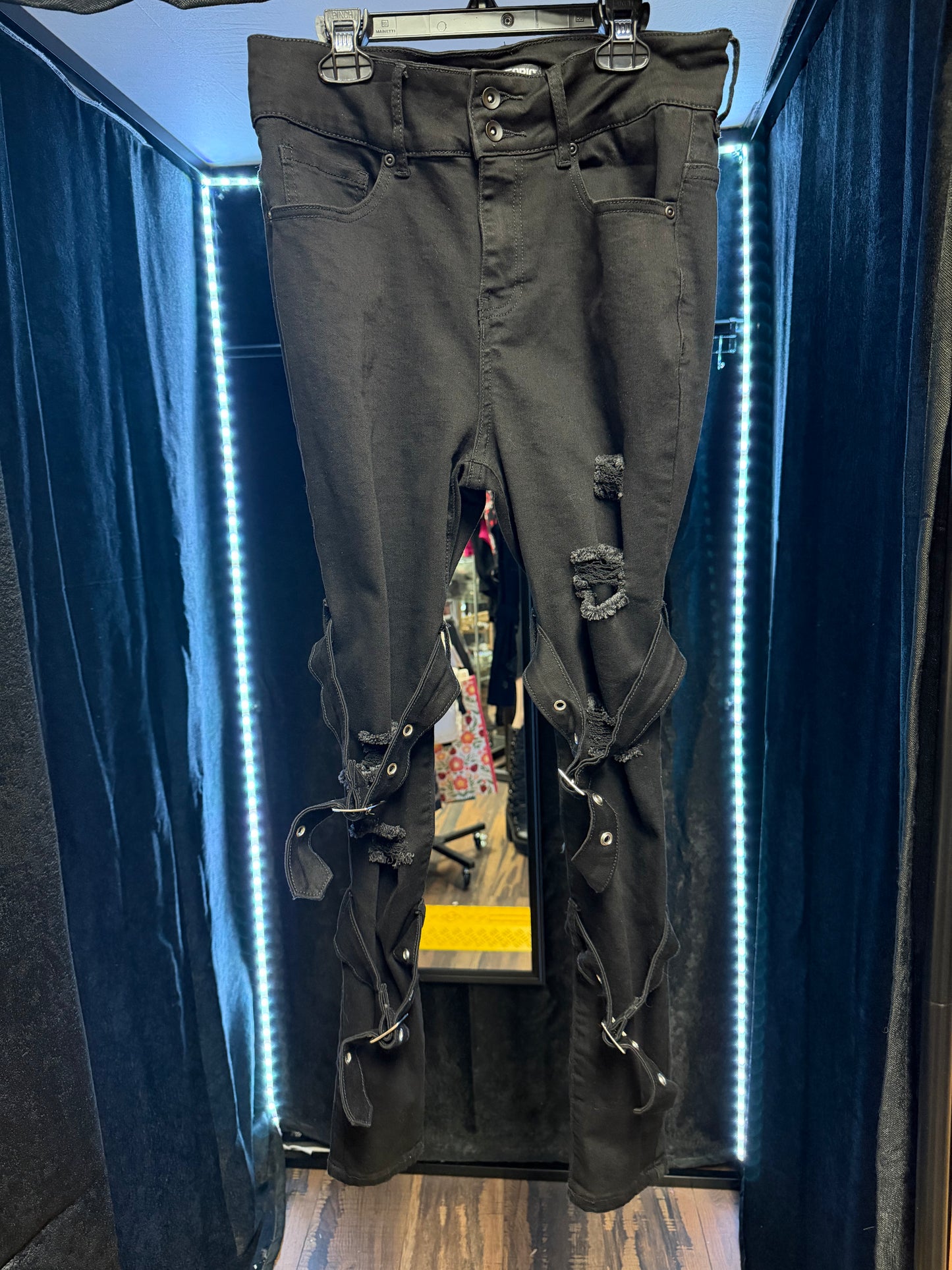 Hot Topic Buckle Jeans- Size 9