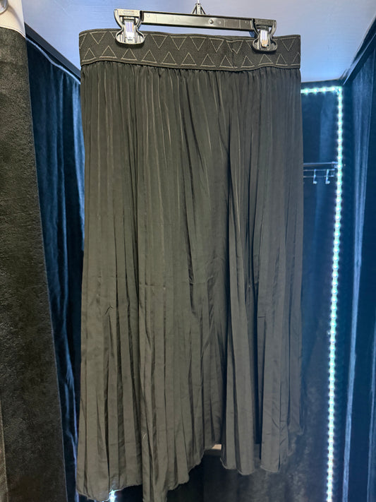 Lularoe Jill- Black Pleated- Small