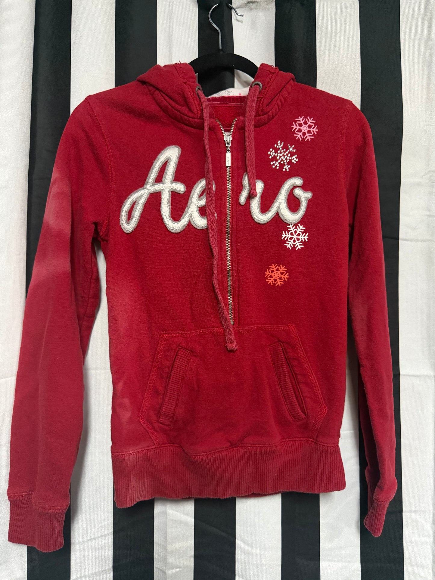 Grail Y2K Red Snowflake Aero Half Zip- Size M