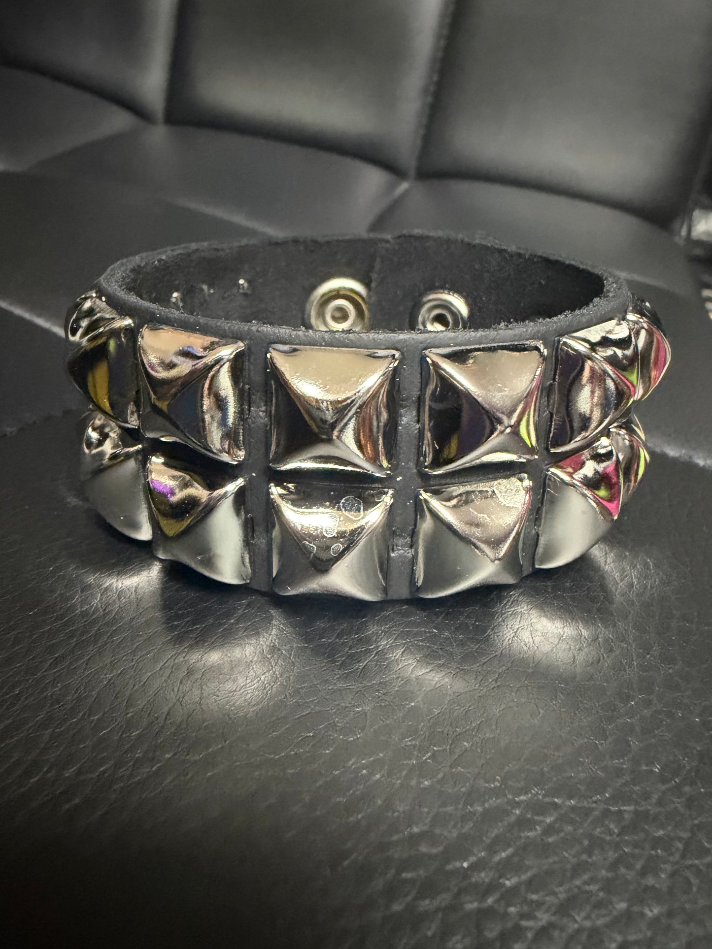 BC112 METALLIC COLOR  2 ROW 1/2" PYRAMID STUD SNAP BRACELET