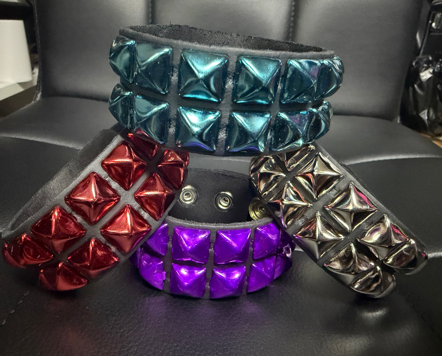 BC112 METALLIC COLOR  2 ROW 1/2" PYRAMID STUD SNAP BRACELET