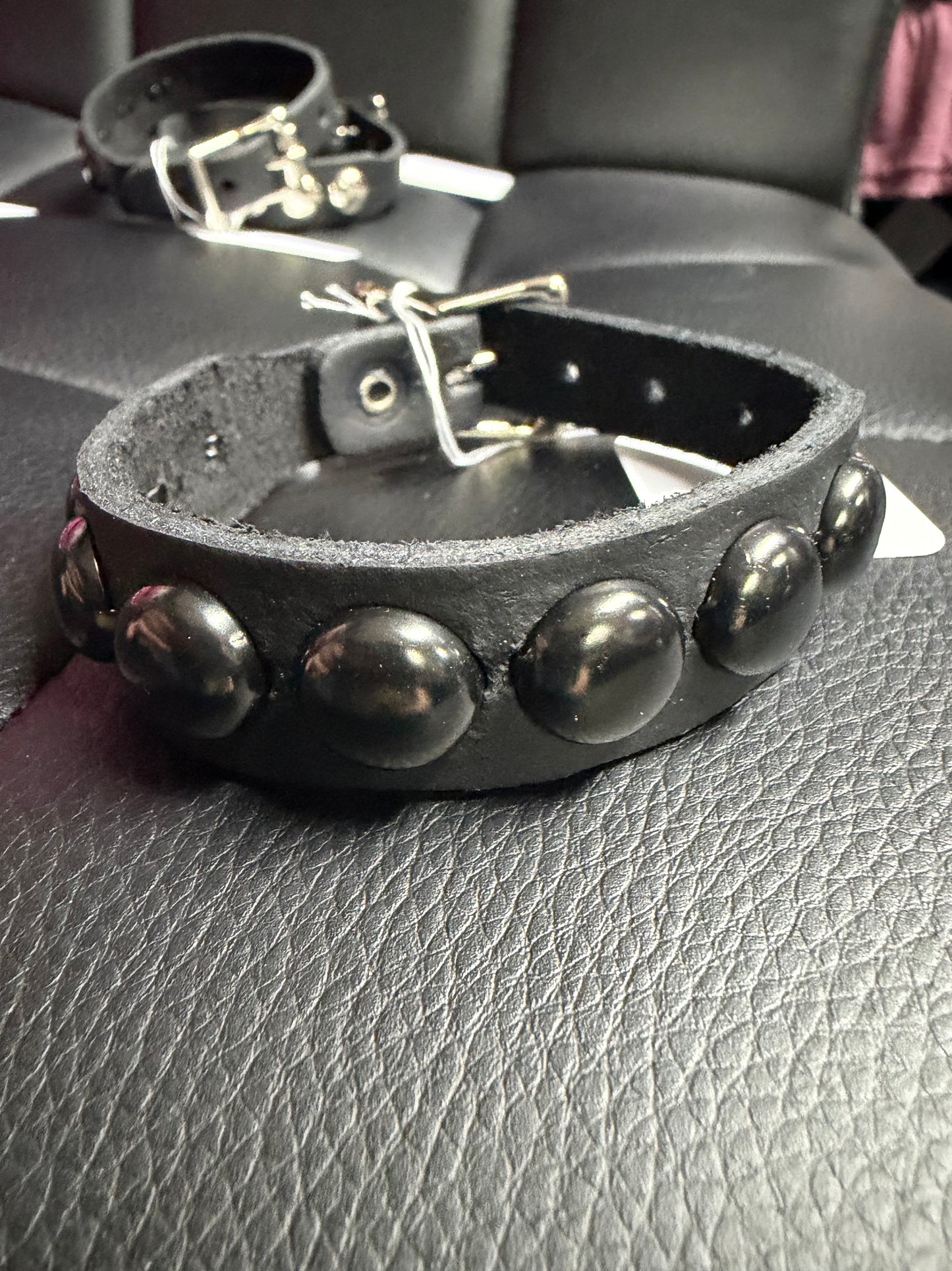REAL LEATHER DOME STUDDED BUCKLE BRACELET