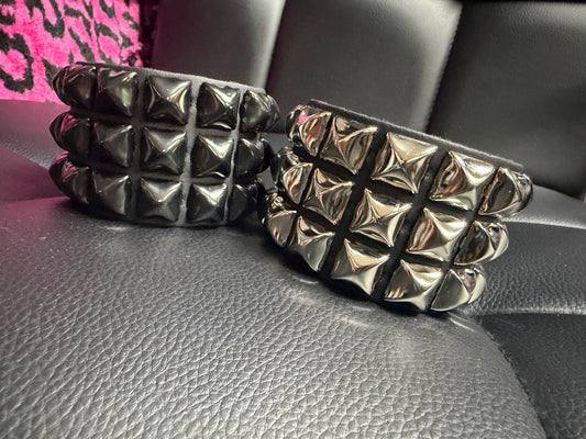 SILVER PYRAMID STUDDED LEATHER  SNAP BRACELET