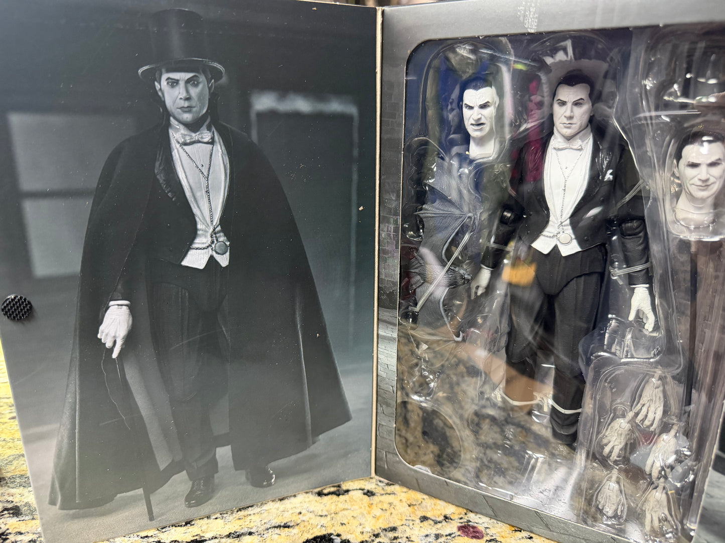 Neca- A Nightmare of Horror Dracula-Ultimate Count Dracula Figure
