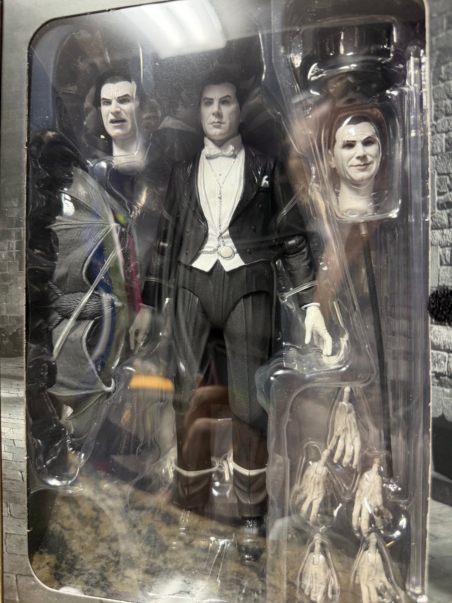 Neca- A Nightmare of Horror Dracula-Ultimate Count Dracula Figure