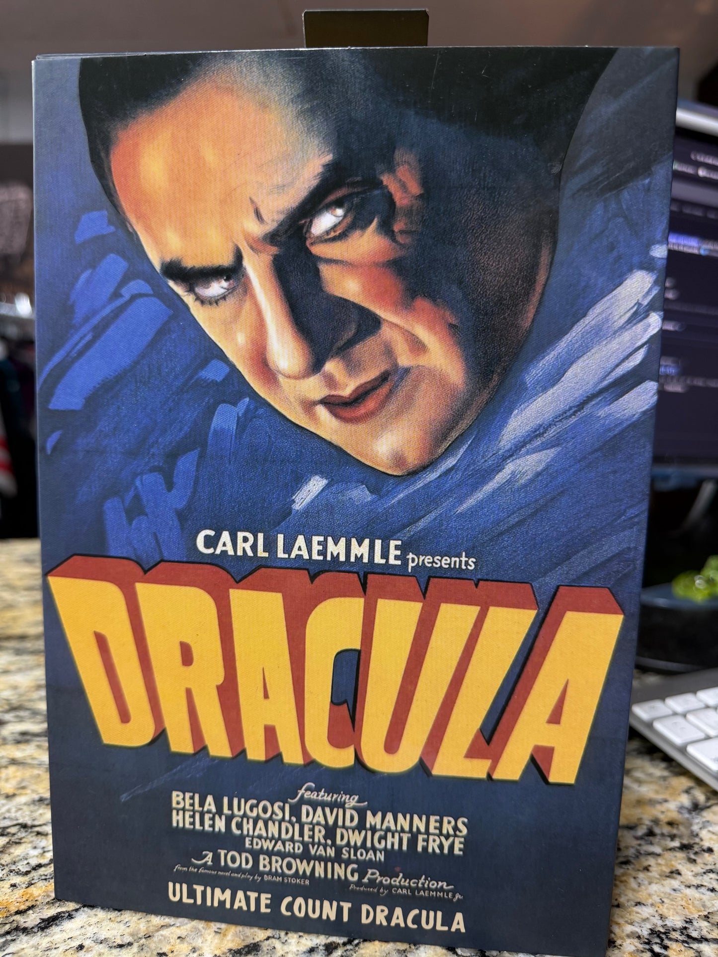 Neca- Ultimate Count Dracula Figure