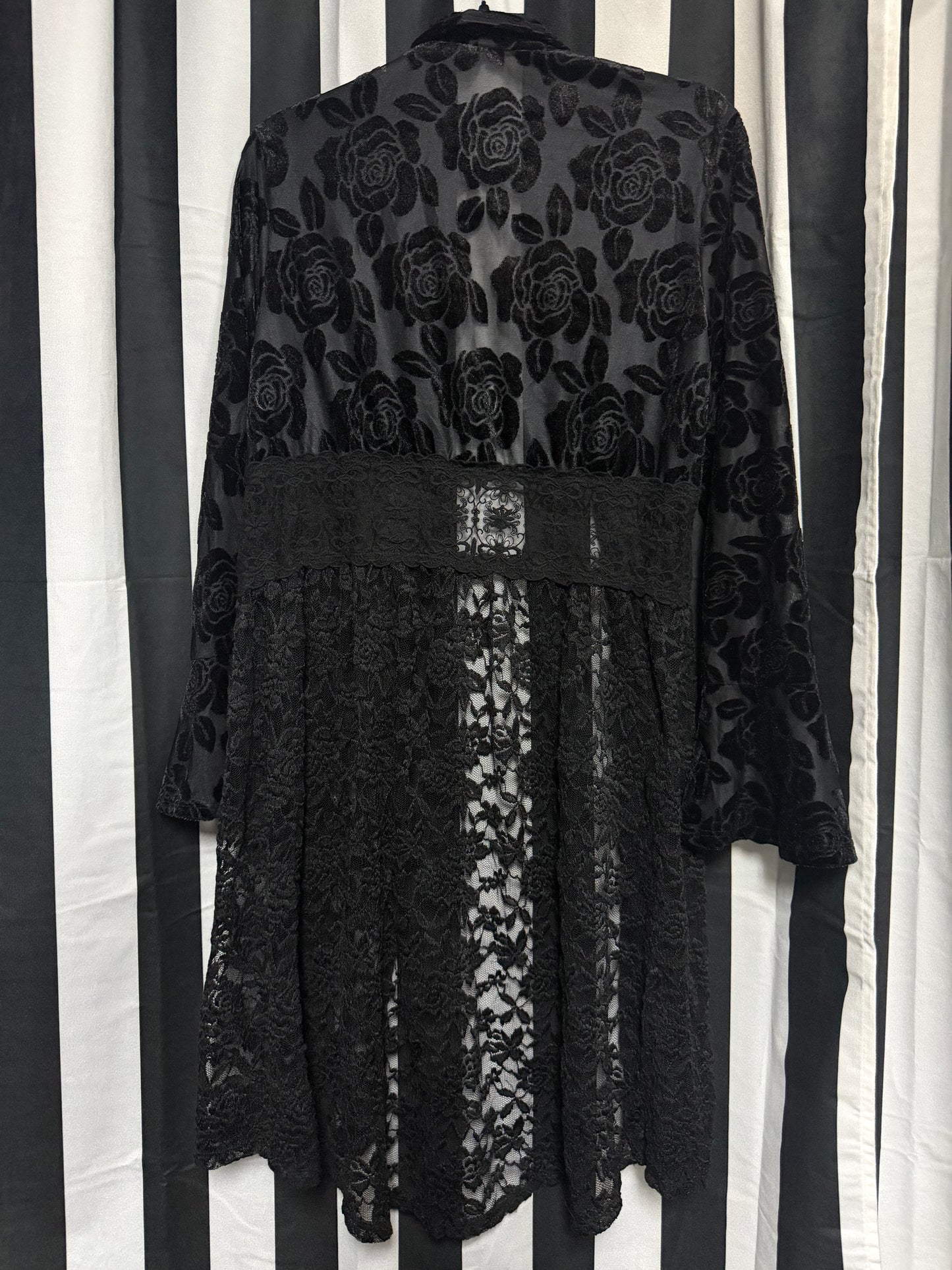 Be Vocal Gothic Black Velvet/Lace Rose Duster- Large