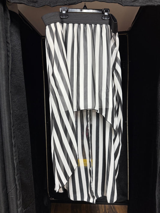 Black & white striped high-low goth skirt 🖤Size 3x