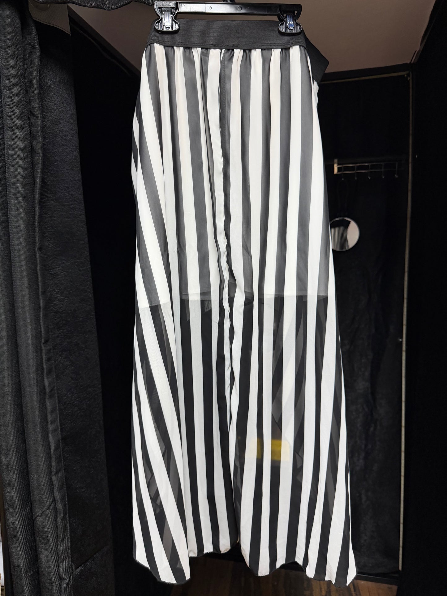 Black & white striped high-low goth skirt 🖤Size 3x