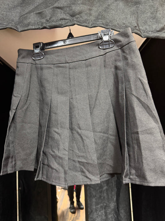 Black Pleated Mini Skirt 🖤 (Alt Essential)-Size Med