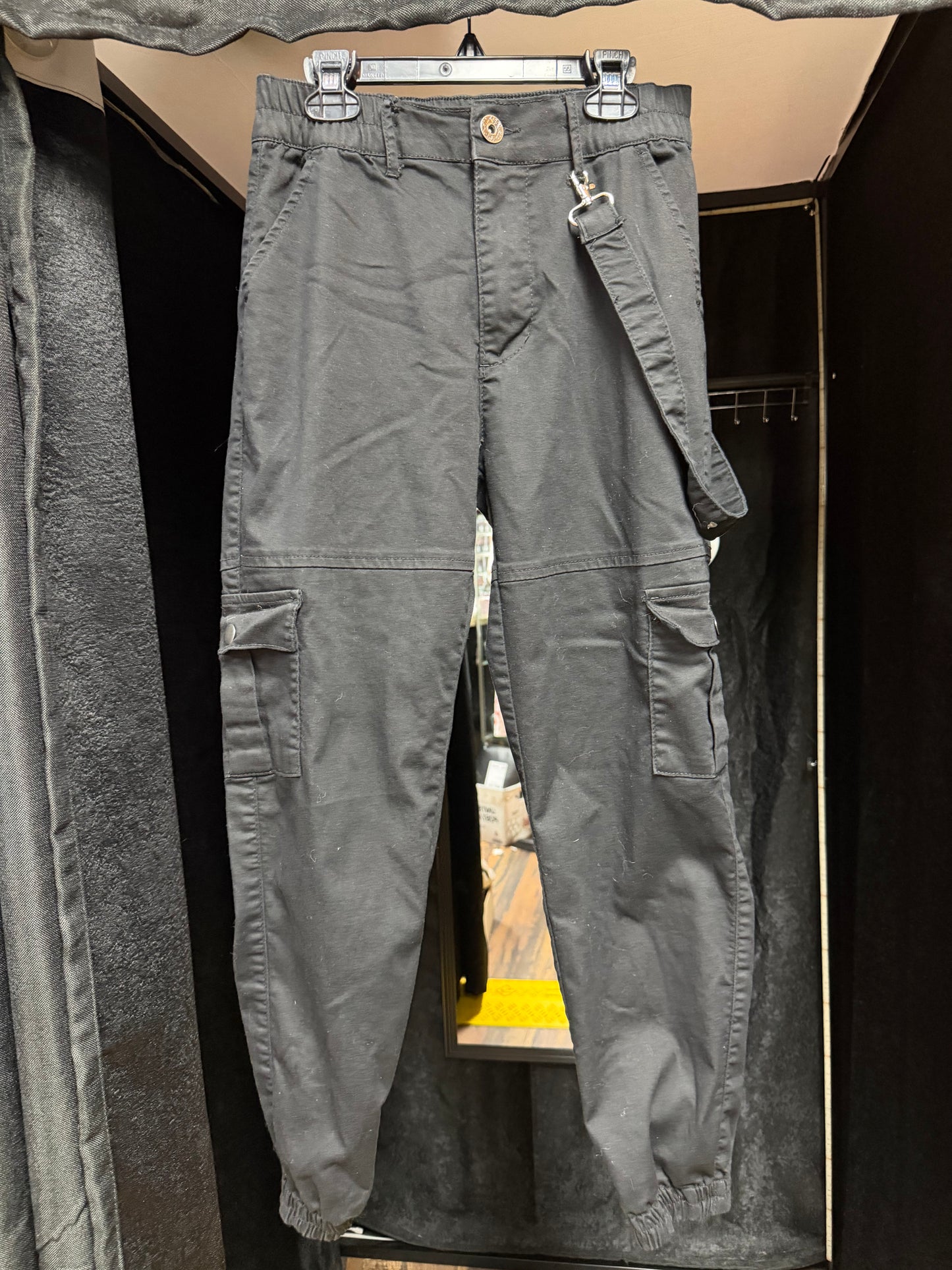 Riot Utility Strap Cargo Joggers-Size 5/6