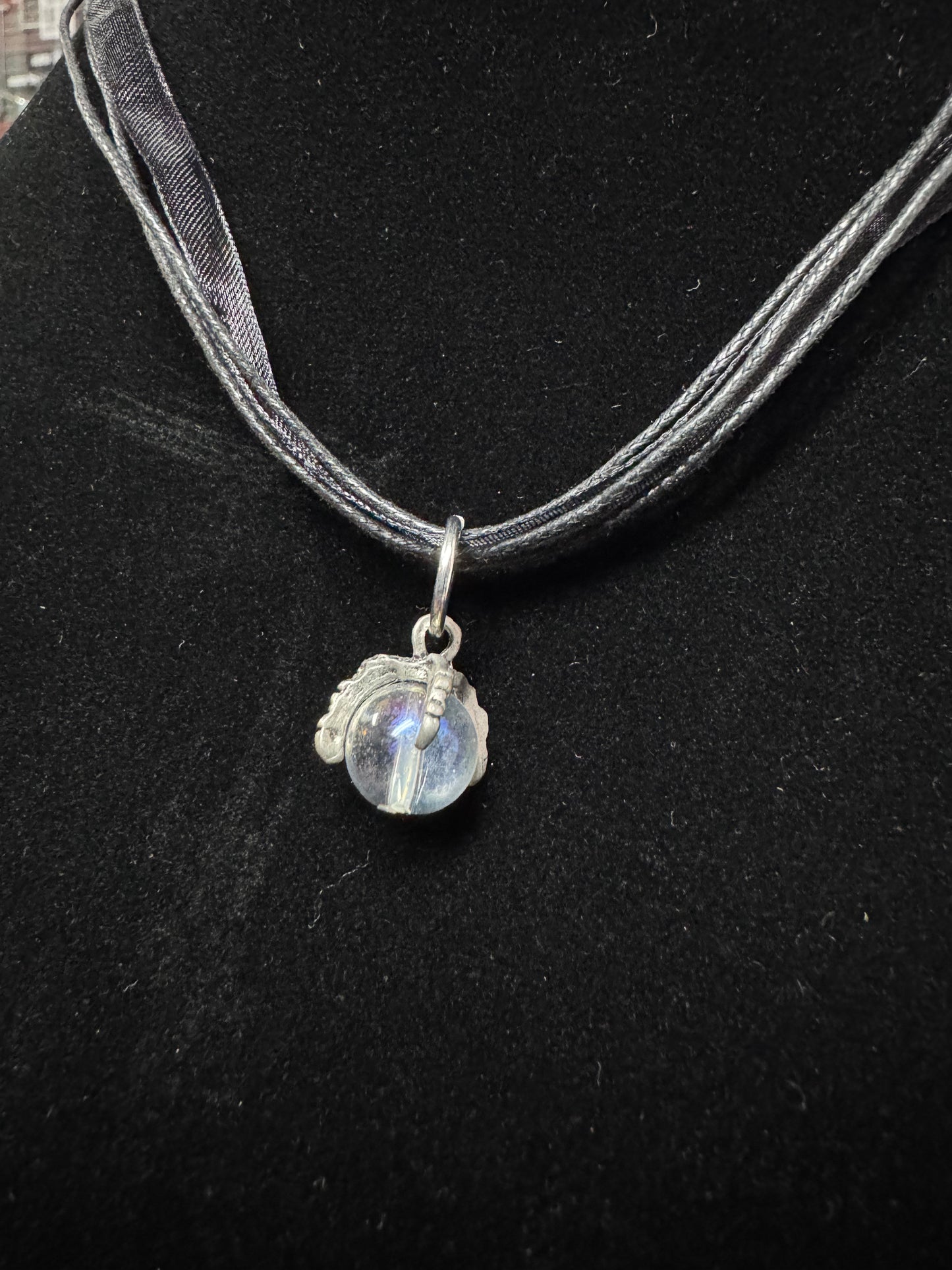 Iridescent Claw Ribbon Choker Necklace
