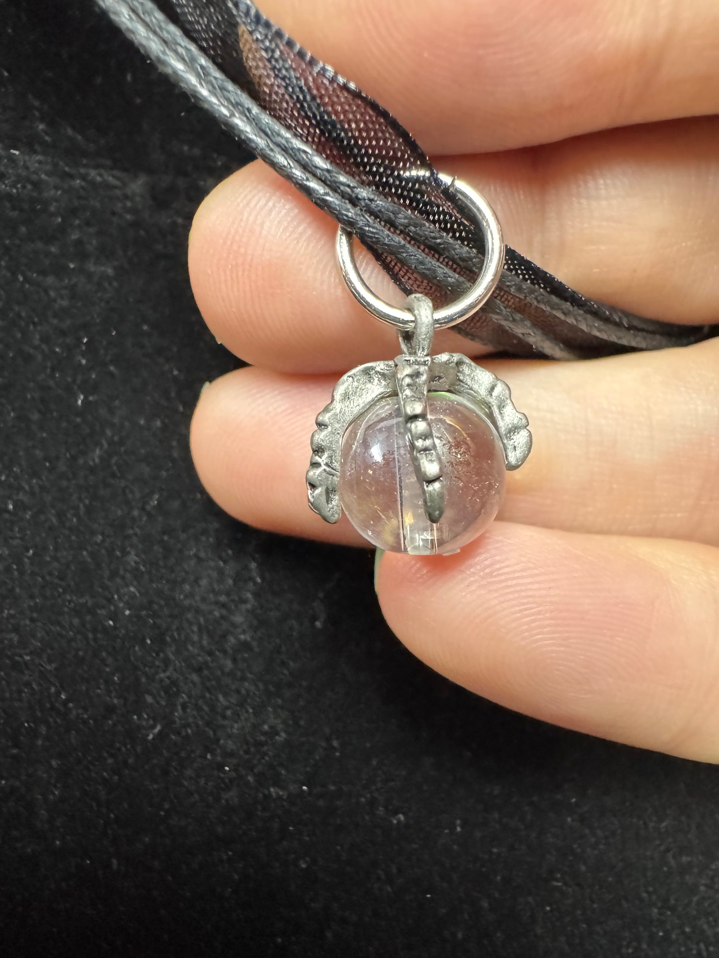 Iridescent Claw Ribbon Choker Necklace