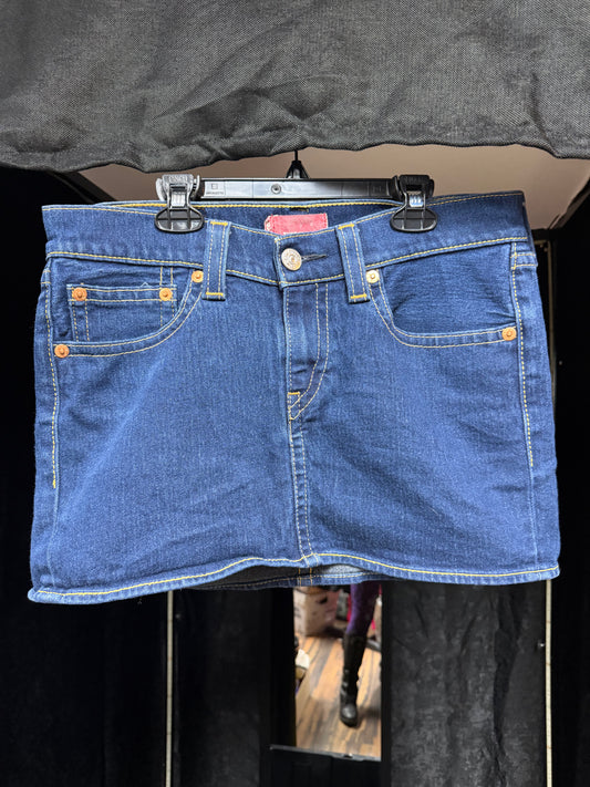 Levi's Mini Skirt- Size Medium
