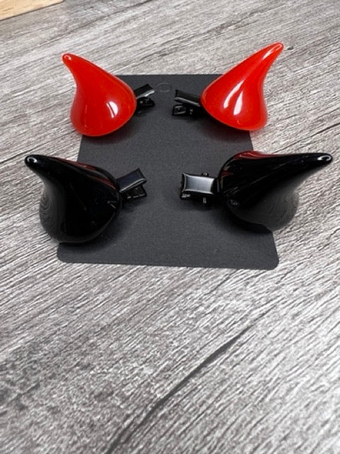 Set of 2 devil horn hair clips in red and black colors