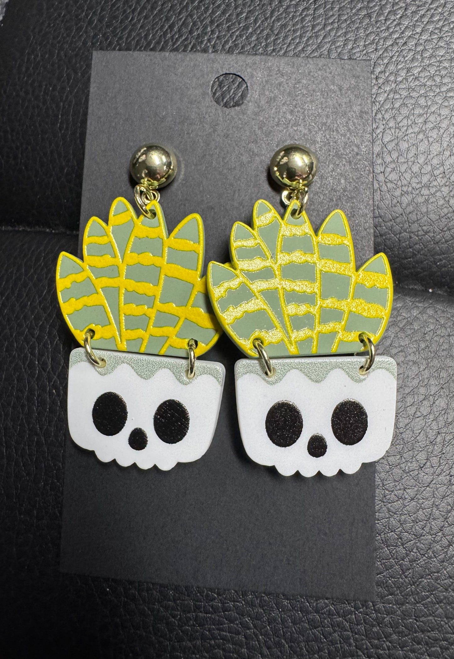 Skull Planter earrings