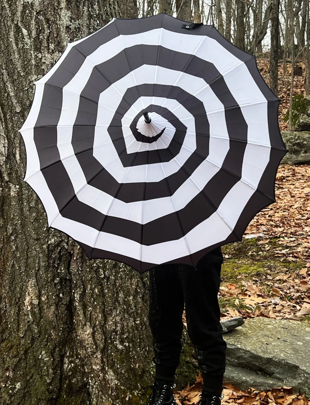 Batwing Pagoda Umbrella [SPOOKY SPIRAL]