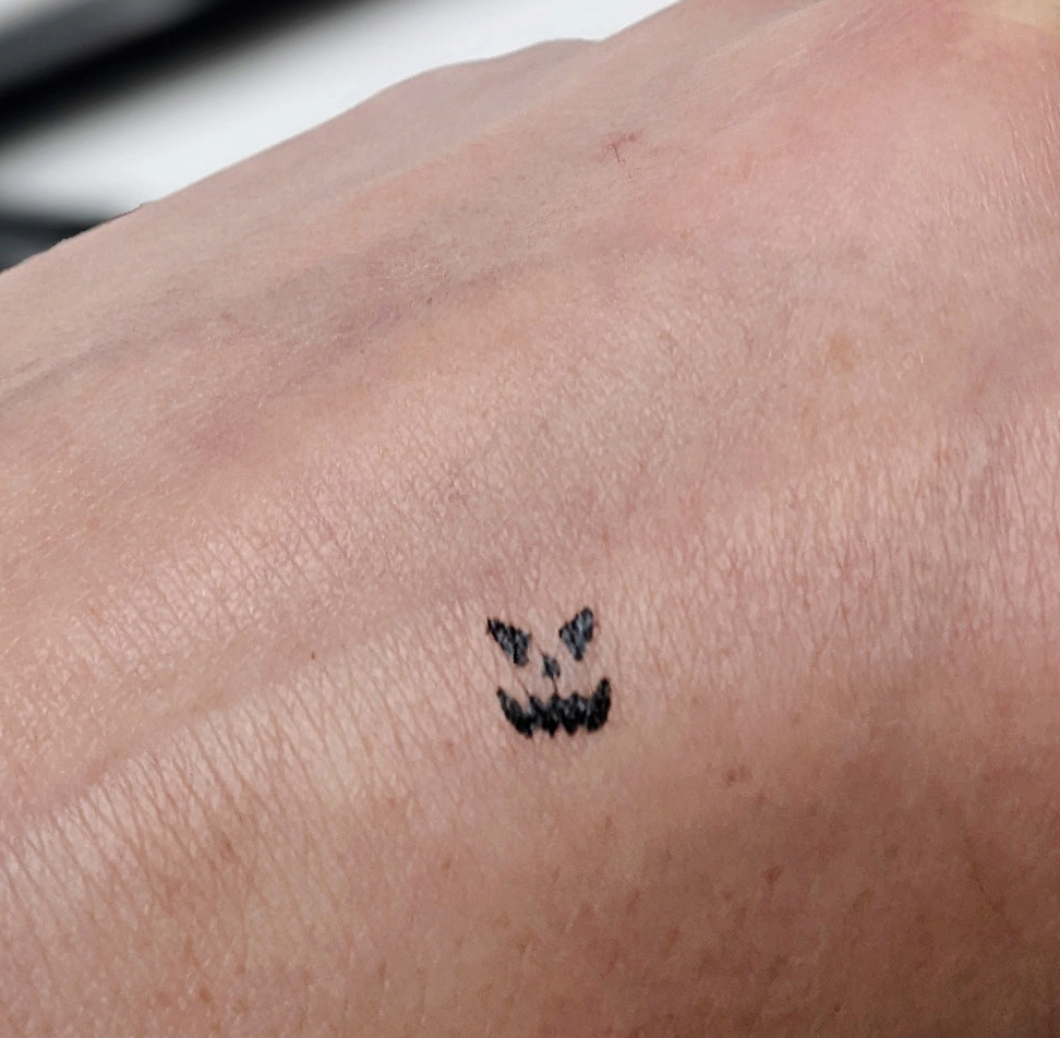 Makeup Pumpkin King Stamp & Eyeliner