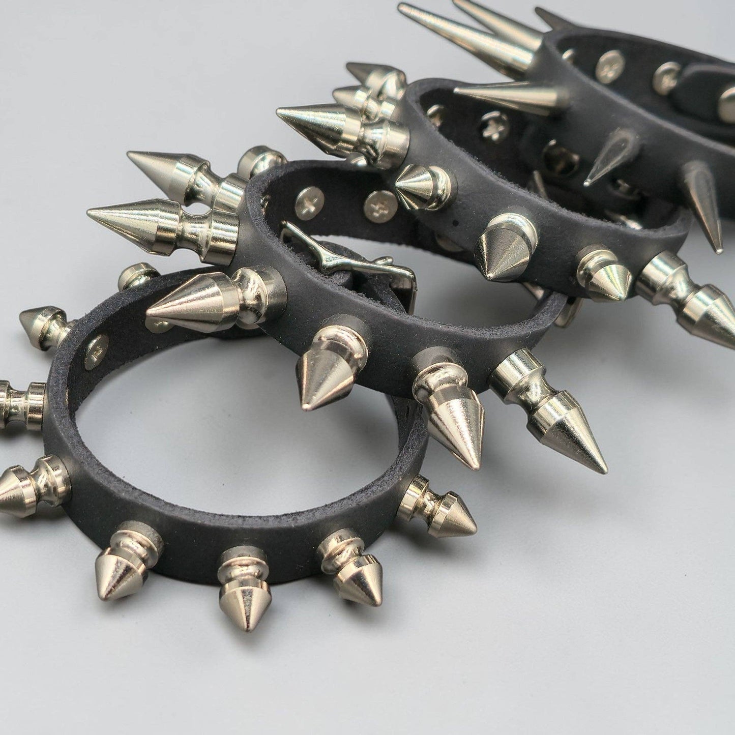 BC180 SKINNY SPIKE BUCKLE BRACELET