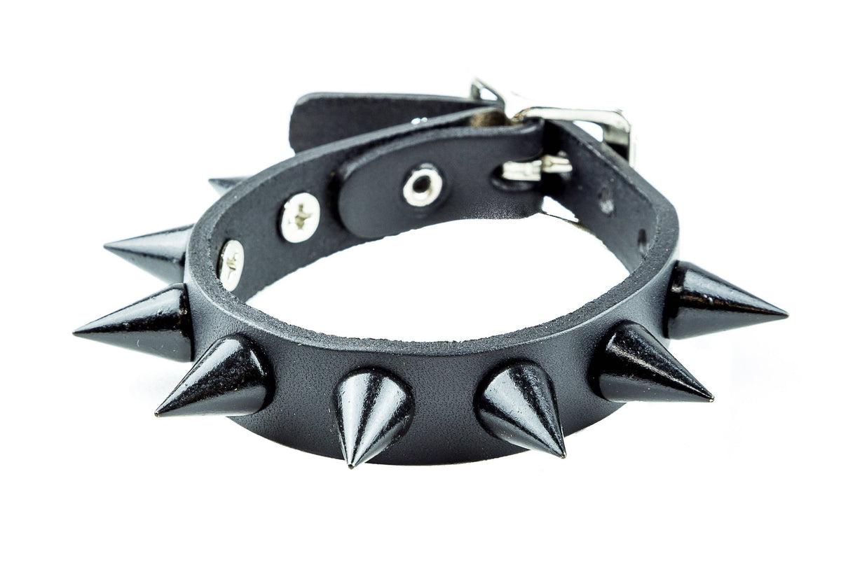 BC317 1 ROW SMALL CONE SPIKE BUCKLE BRACELET