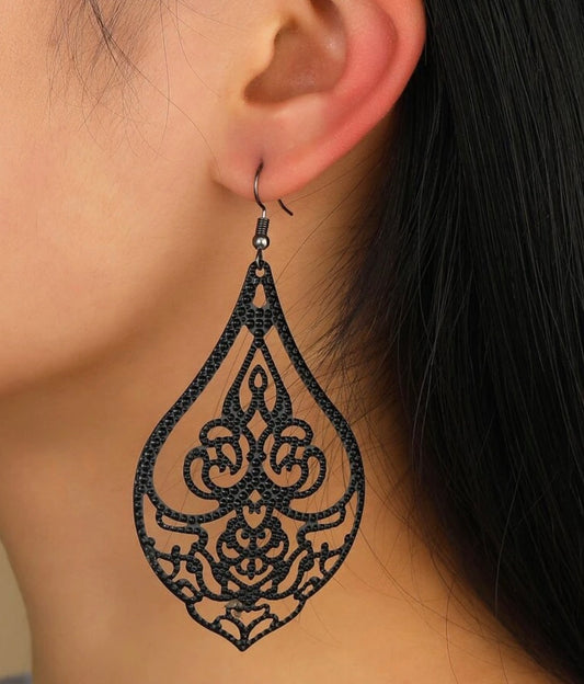 Water Drop Black Earrings